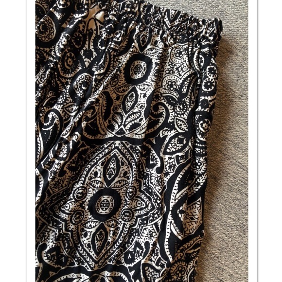Abercrombie & Fitch Skirt Handkerchief BW Paisley - Picture 2 of 3